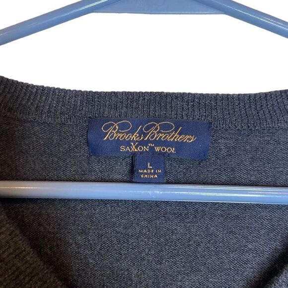 Brooks brothers Saxxon wool size large V neck sweater - Picture 3 of 4